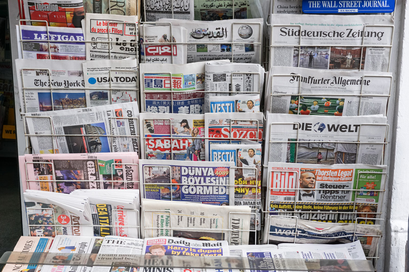 rafturi ziare reviste papetarie